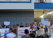 В Волгограде чиновники столкнули лбами родителей гимназистов и дошколят