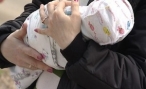 В Волгоградской области к подъезду дома подбросили новорожденную девочку В Волгоградской области к подъезду дома подбросили новорожденную девочку