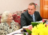 Волгоградцы поздравили Валентину Быстрову с 100-летним юбилеем