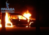 В Волгограде группа неизвестных сожгла три катафалка В Волгограде группа неизвестных сожгла три катафалка