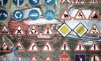 В Волгограде обнаружены незаконные дорожные знаки