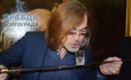 В Волгограде Никас Сафронов выпил рюмку водки с казачьей шашки В Волгограде Никас Сафронов выпил рюмку водки с казачьей шашки
