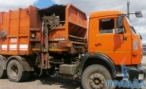 В Волгограде мусоровоз врезался в остановку: пострадали два человека