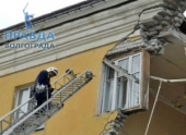Жильцы разрушенного взрывом дома в Волгограде получают сертификаты Жильцы разрушенного взрывом дома в Волгограде получают сертификаты