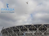 На стройплощадке «Волгоград Арены» работает вертолет На стройплощадке «Волгоград Арены» работает вертолет
